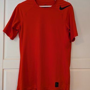 Nike Pro Men's Short Sleeve Nike Fit Athletic Red T-Shirt Size M